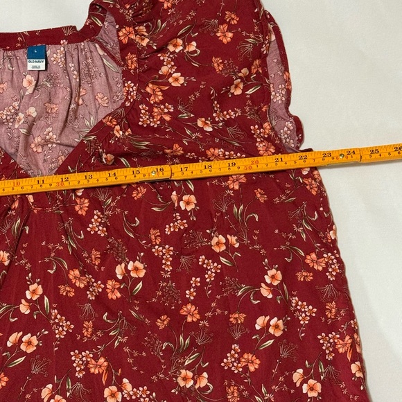 Old Navy Dark Red Floral Flutter Sleeve Top - Size L - EUC - Picture 4 of 9